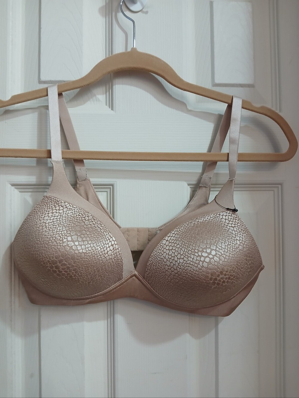 Warners Back Smoothing Bra Beige 34C  Wireless Blissful Benefits Lift W4013